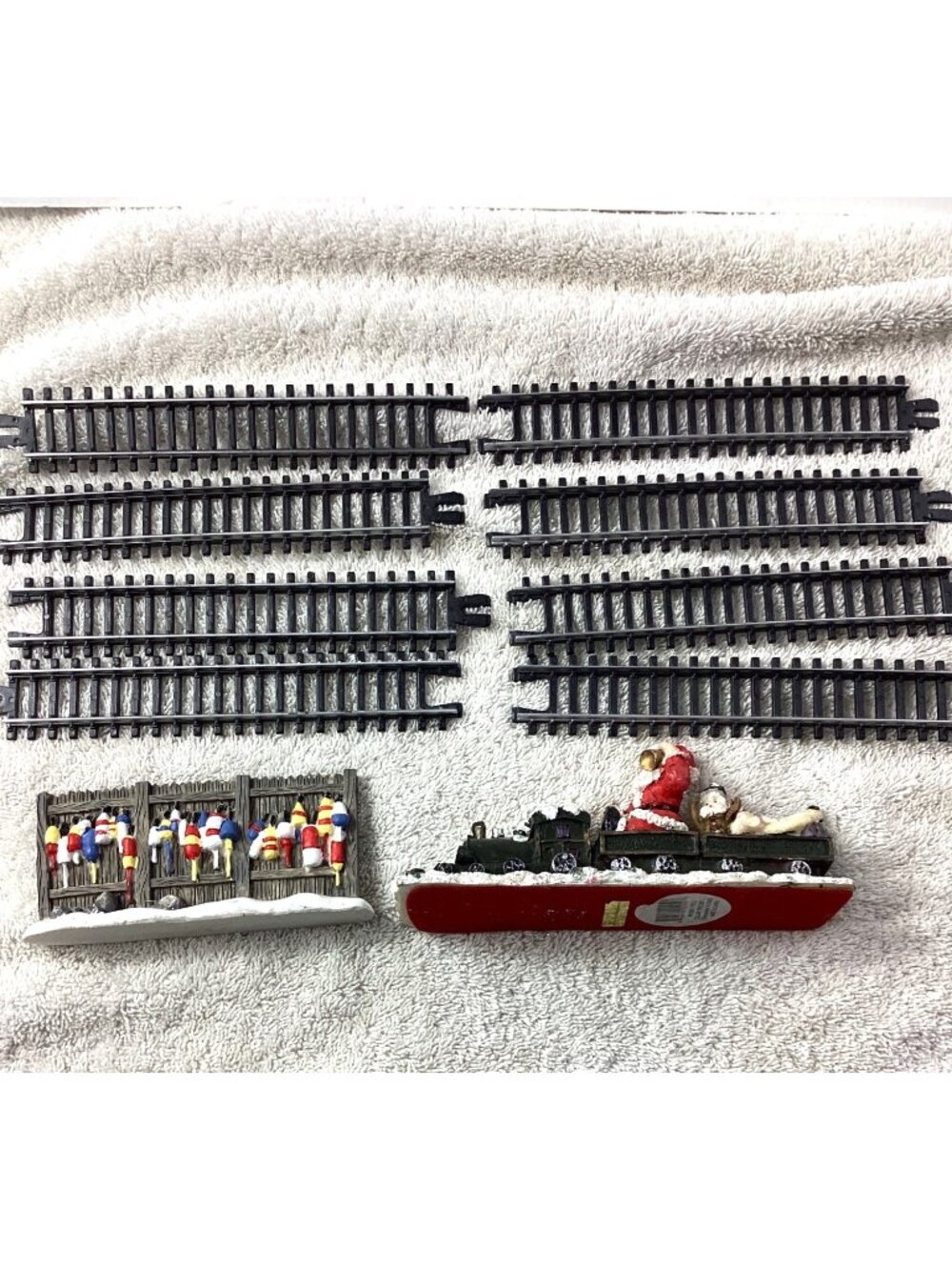 Christmas Train Set With Santa Figurine Buoy Fence Decor*8 Plastic Track Pieces